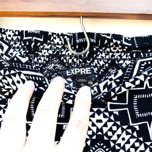 Express Black White Aztec Tribal Geometric Side Slit Midi Pencil Skirt - Picture 2 of 6